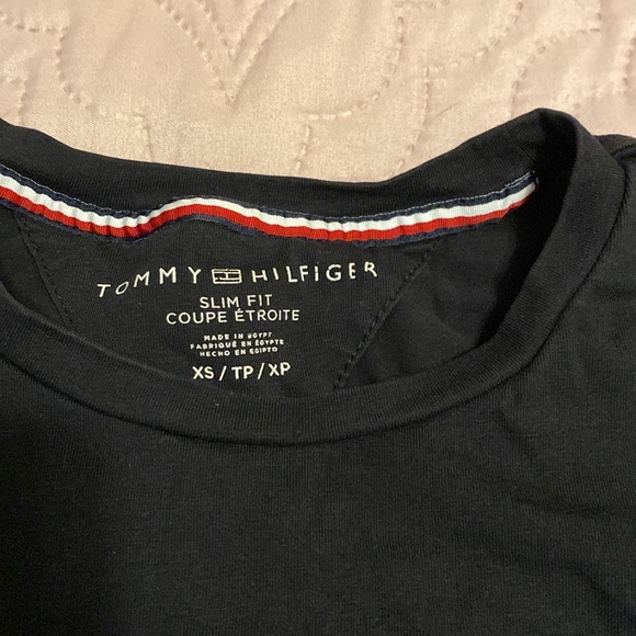 Tommy Hilfiger tee shirt - Picture 3 of 3